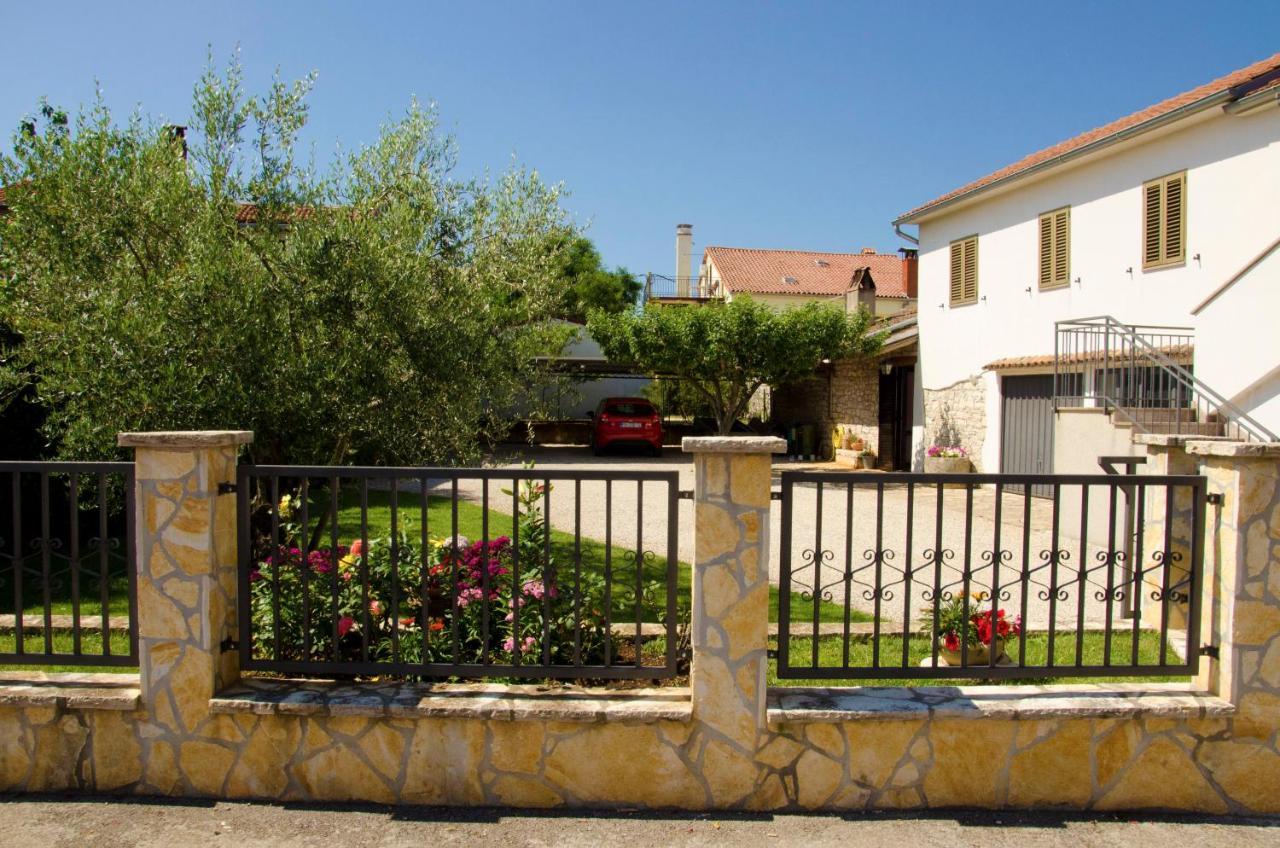 Apartment Percic Tar-Vabriga ภายนอก รูปภาพ